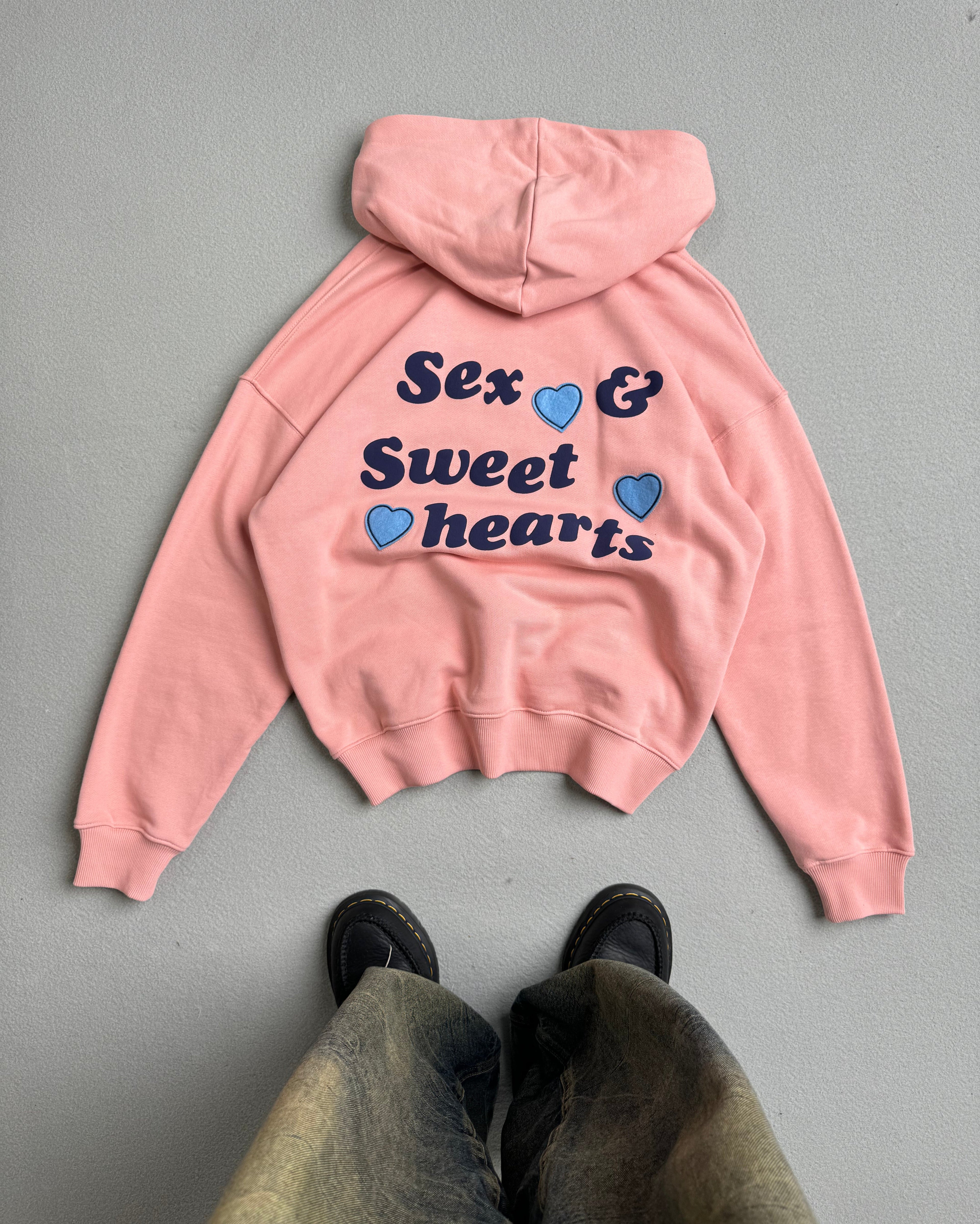 &quot;PLEASURES&quot; HOODIE PINK